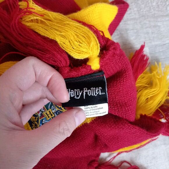 Harry Potter Hogwarts Beanie Hat Scarf Combo Set - Picture 3 of 6